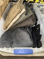 TOTE LOT OF MENS PANTS VARIETY OF SIZES