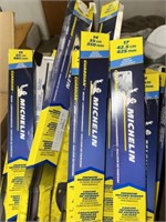 BOX LOT OF WIPER BLADES VARIETY OF SIZES
