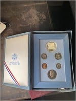 1987 Prestige coin set & 1992 Olympic coin set