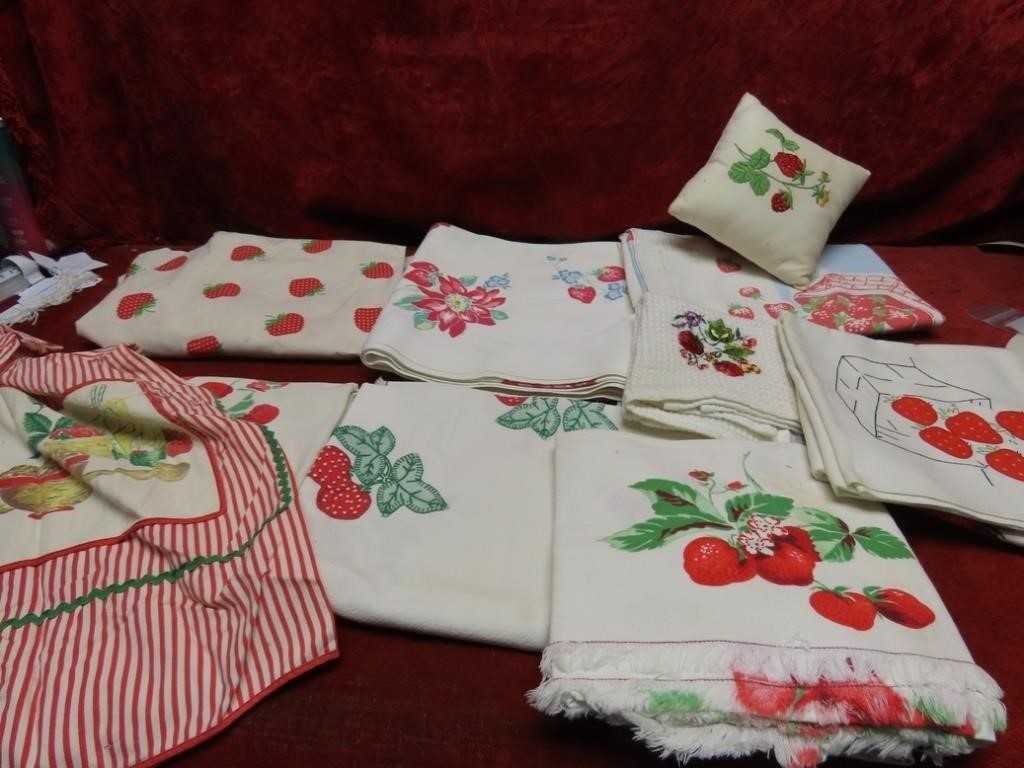 Vintage Strawberry décor lot. Linens