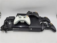 Estate Xbox 360 Console w/ Controllers
