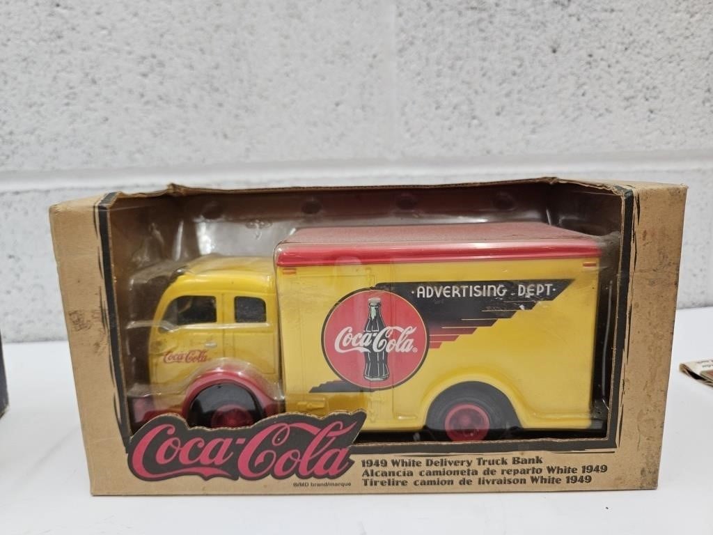 Die Cast Advertising Coca Cola BAnk Truck 1:33