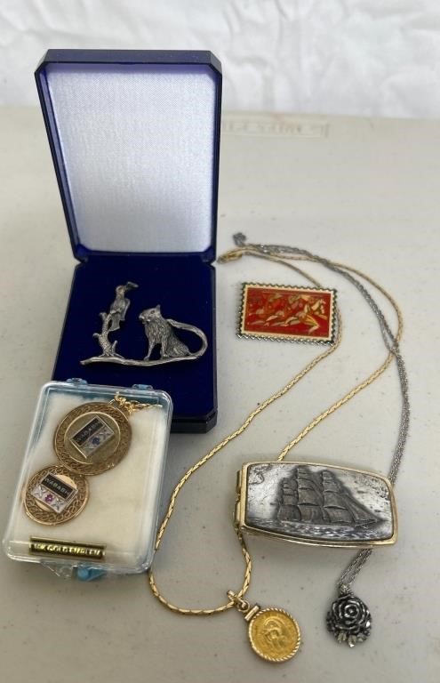 Vintage lot of necklaces  money clip   Pin