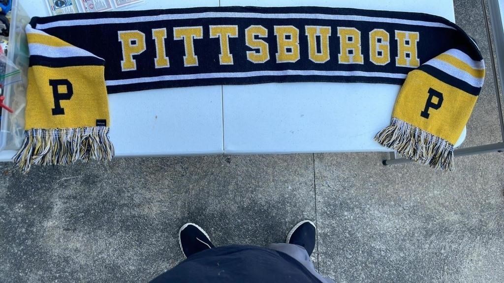 Pittsburgh pirates or Steelers scarf