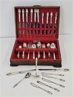 ROGERS "FIRST LOVE" SILVERPLATE CUTLERY IN CASE