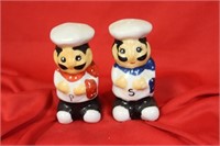 Set of 2 Salt and Pepper Shakers