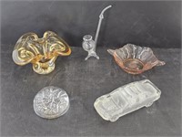4 PCS ART GLASS & A CORNFLOWER HANDLED DISH