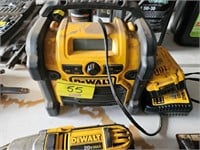 DEWALT BATTERY OPERATED RADIO WITH BATTERY AND