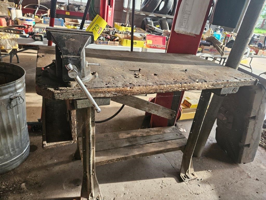 WOODEN AND METAL SHOP TABLE WITH BESSEY VISE