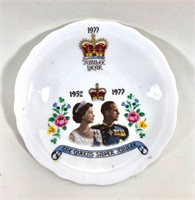 Royal Family Queen Silver Jubilee Plate