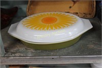 PYREX COVERED CASSEROLE - SUNFLOWER LID