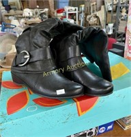 NEW SIZE 8M BOOTS