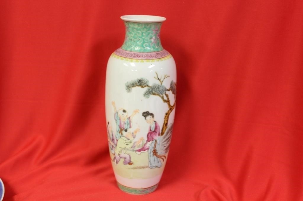 A Chinese Famille Rose Vase
