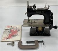 Singer Child's Model 20 Sewing Machine