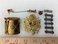 Vintage U.S. military pins, assorted
