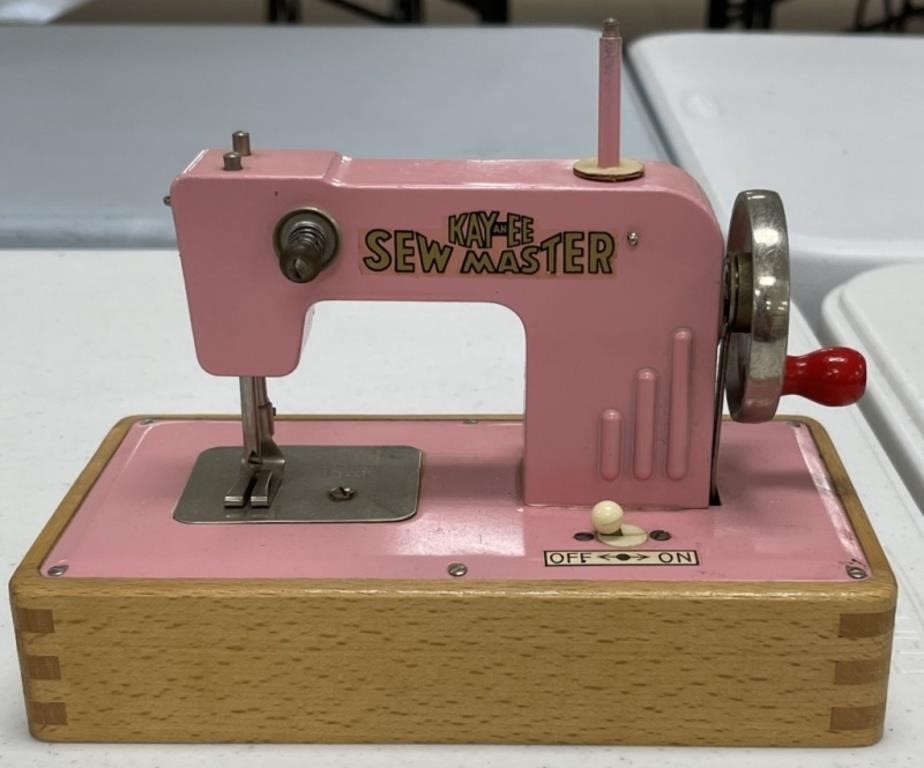 KAYanEE Child's Sewing Machine