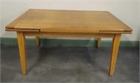 Oak Dining Room Table w/Pull Out Leaves