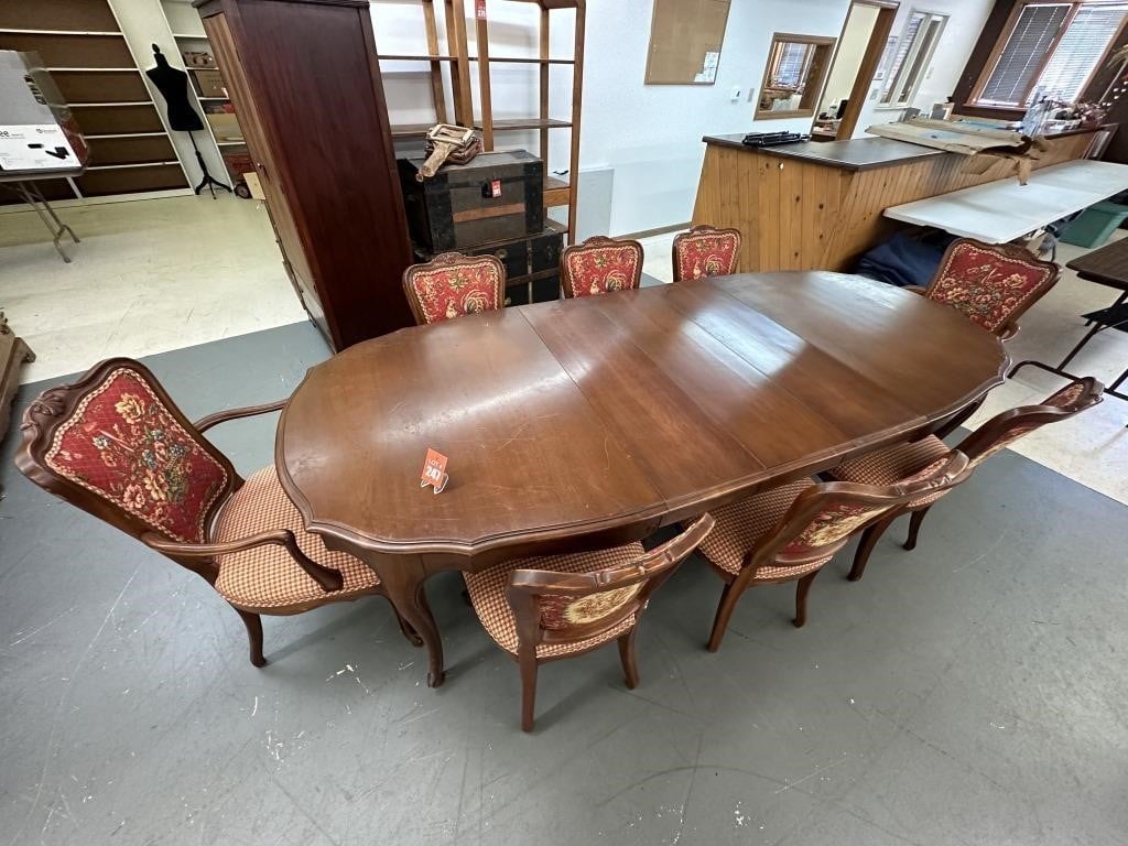 Drexel Table w/ 3 Leaves & Chairs