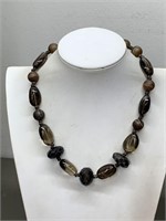 NICE GLASS BEADS NECKLACE
