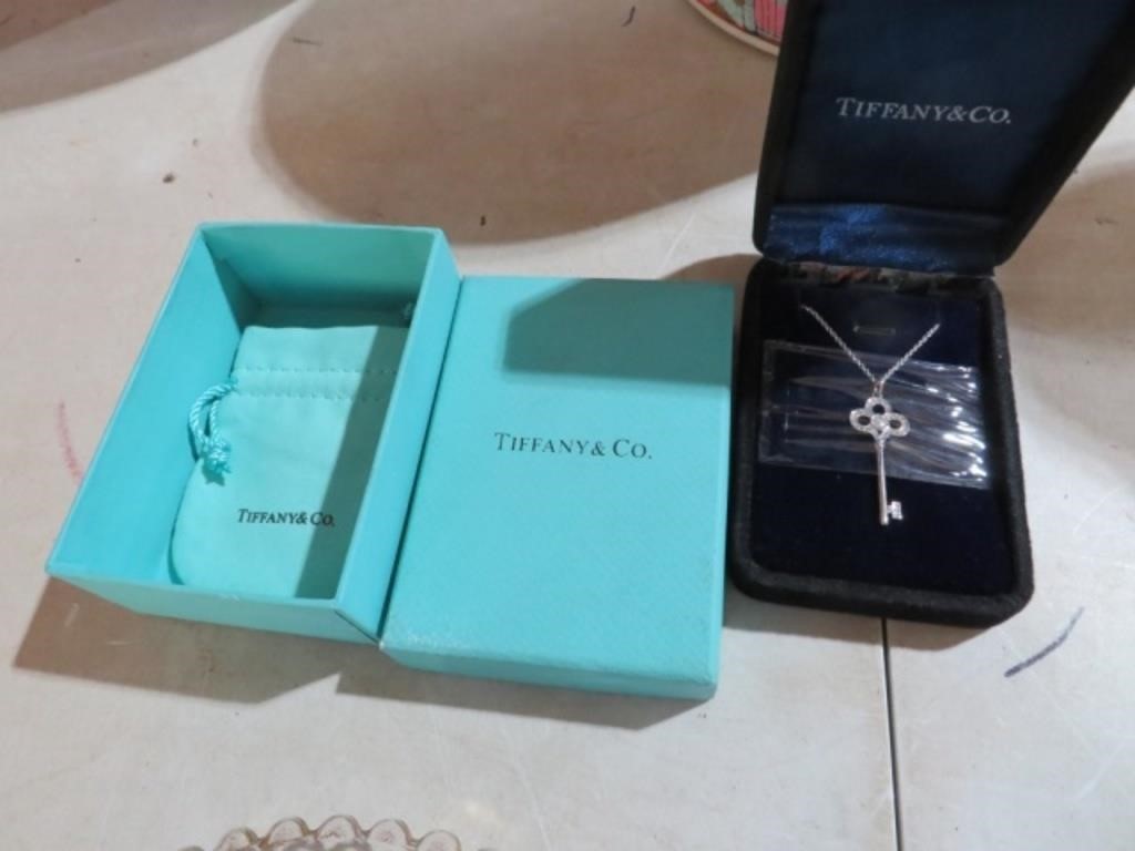 AUTH. TIFFANY STERLING 925 KEY PENDANT & NECKLACE