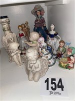 Assortment of Figurines (12 Pieces)(LR)