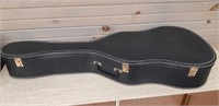 Acoustic Guitar Case - Minor issue as pictured