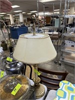 VINTAGE HOLLYWOOD REGENCY TABLE LAMP NICE