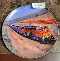 BNSF RAILWAY "MOVING A WORLD OF POWER" DECOR PLATE
