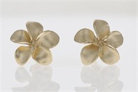 14 Kt Diamond Cut Flower Stud Earrings