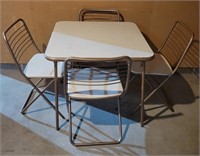 VTG. CARD TABLE & 4 FOLDING CHAIRS