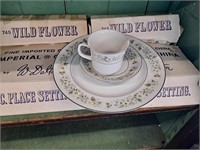 Vintage place setting for 4 wold flower, rooster