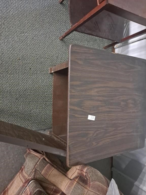 End table 26x26x18 1/2