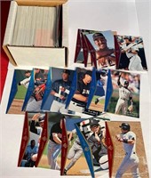 Z - LOT OF COLLECTIBLE BASEBALL CARDS (J2)