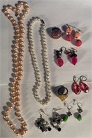 11 - MIXED LOT OF COSTUME JEWELRY (J12)