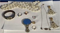 Z - MIXED LOT OF COSTUME JEWELRY (J27)