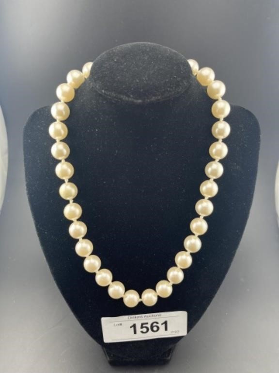 RMN pearl necklace
