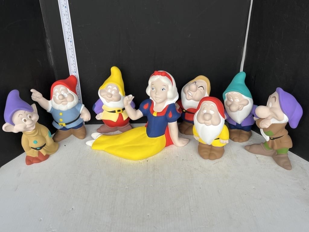 Snow White & the 7 dwarfs figures