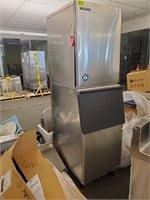 HOSHIZAKI 320 LB WATER COOLED ICE MACHINE WITH BIN