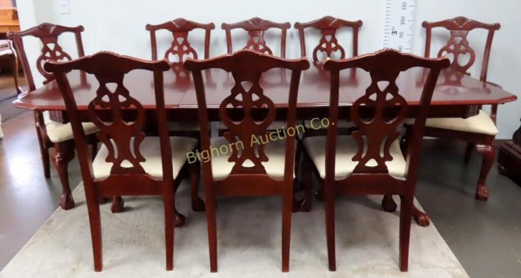Dining Table w/8 Chairs & 2 Leaves