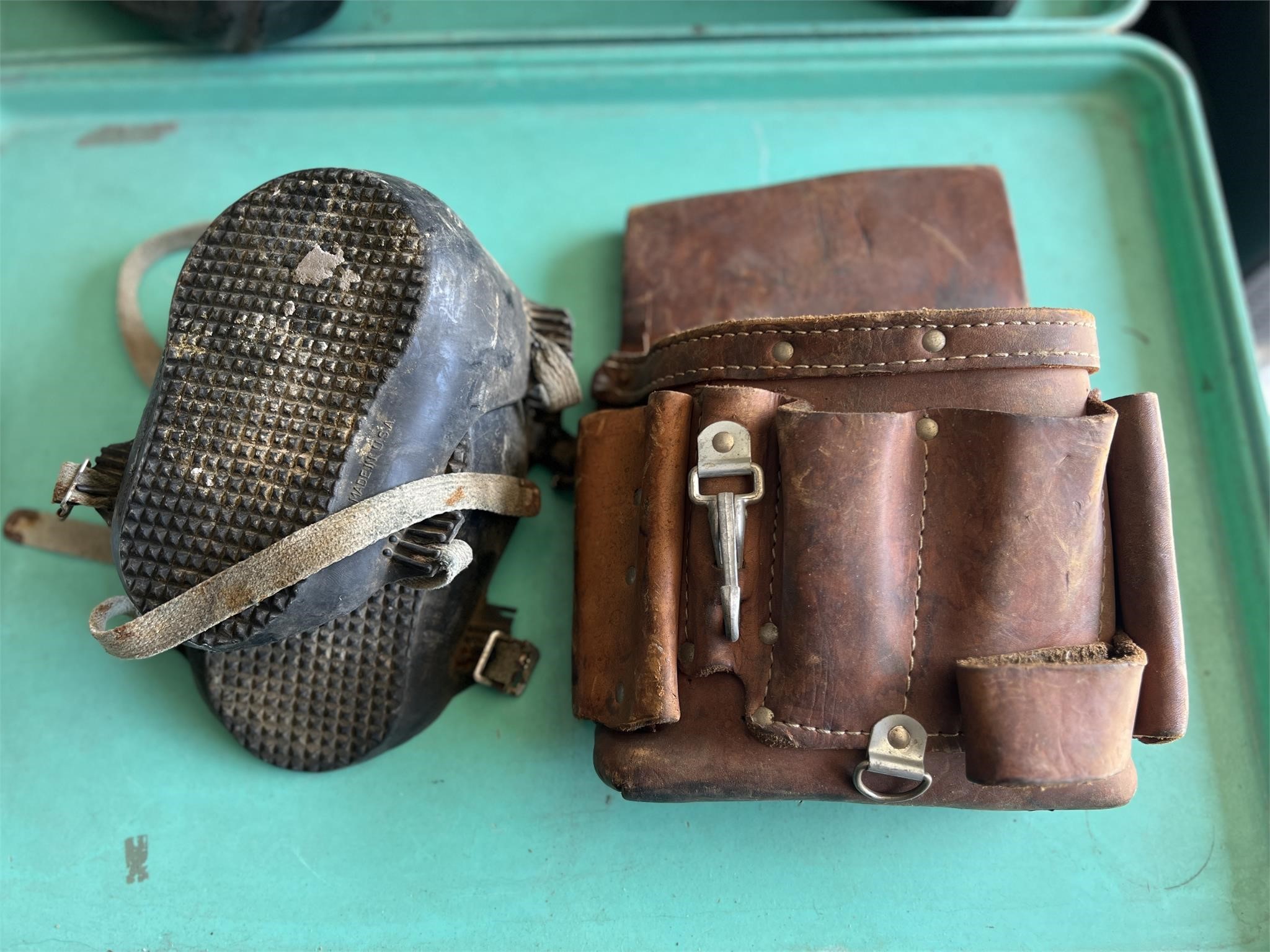 Carpender's Pouch and Knee Pads