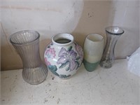 4 Vases