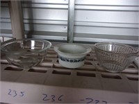 3 pyrex bowls