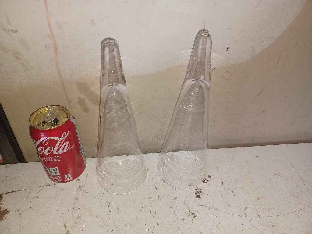 2 Cones en verre
