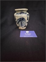 Chinese Ming Dynasty-4 1/2" Blue and White Vase
