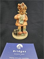 Hummel Figurine 'Mother's Helper' No. 133