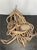 WOOD AND ROPE PULLEY