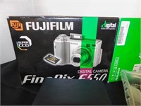 Fujifilm FinePix e550 digital camera