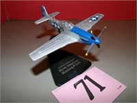 MUSTANG P-51D MODEL AIRPLANE