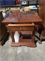 ThomasVille mahogany End Table With Drawer