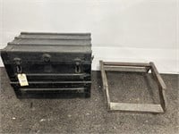 FLAT TRUNK AND WOODEN ROLLING STAND